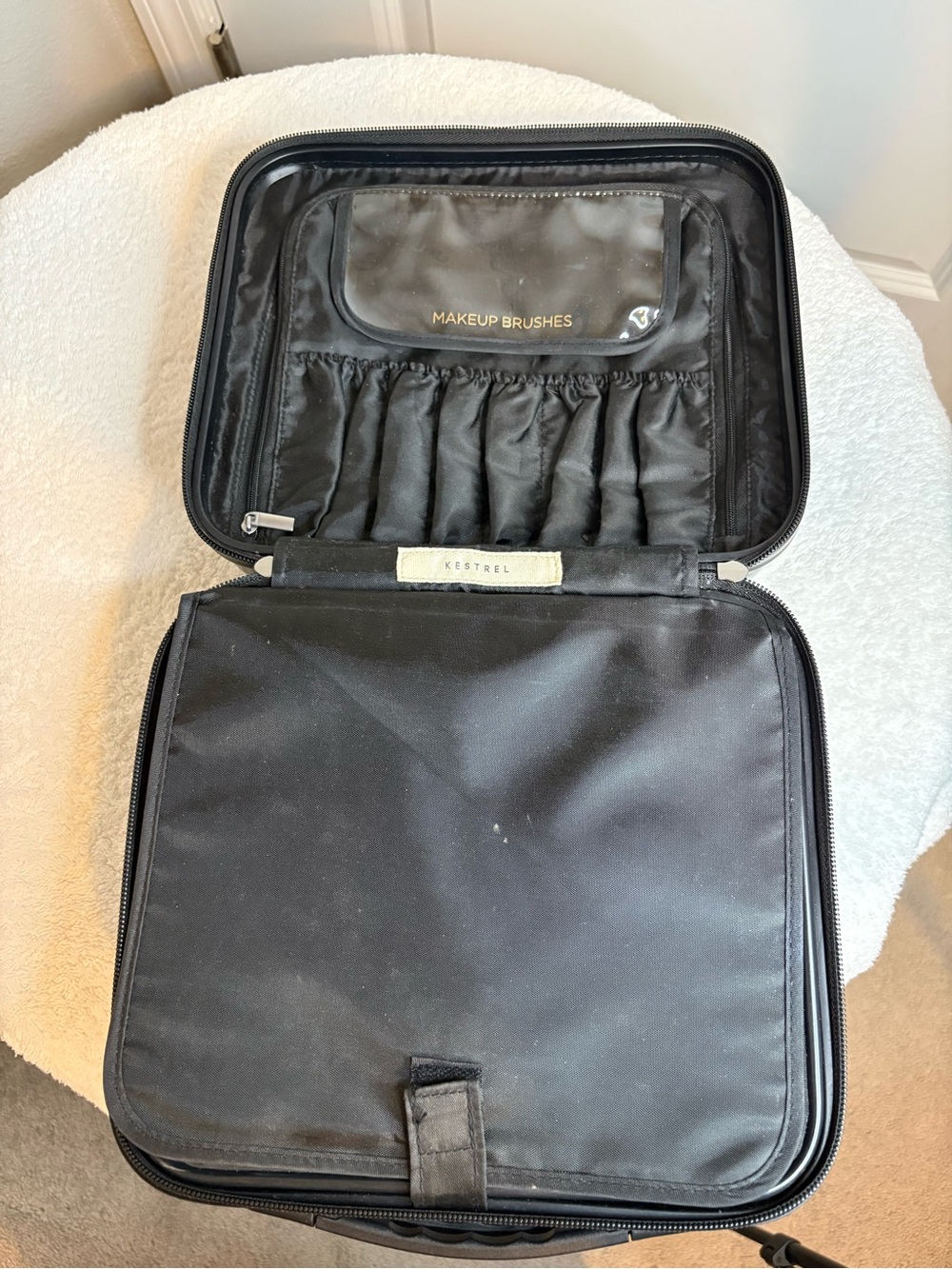Black Hard-Shell Make-up Travel Case - Picture 6 of 9
